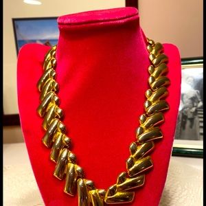 Costume jewelry necklace